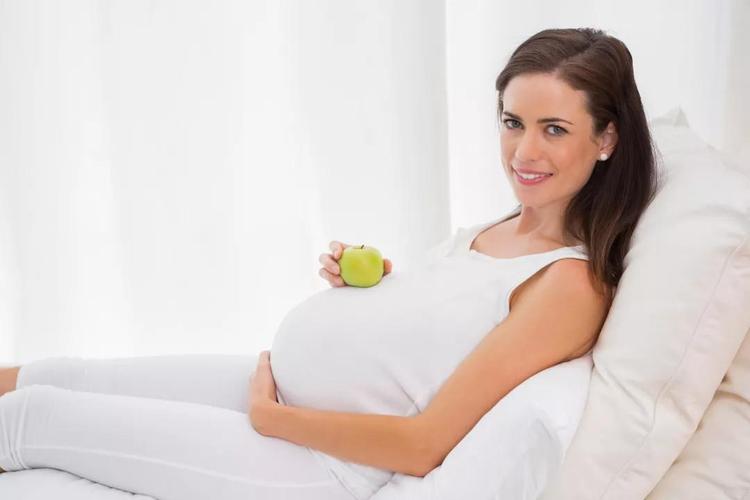 怀孕几个月会分泌初乳？
